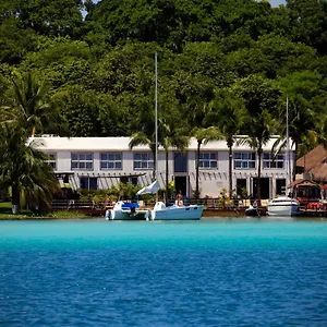 The Yak Lake House - Hostal Hostal Bacalar